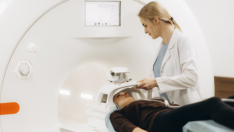 Discover how MRI scans detect brain damage after strangulation. Learn about the advantages of MRI in diagnosing injuries like HIE and traumatic brain injuries.