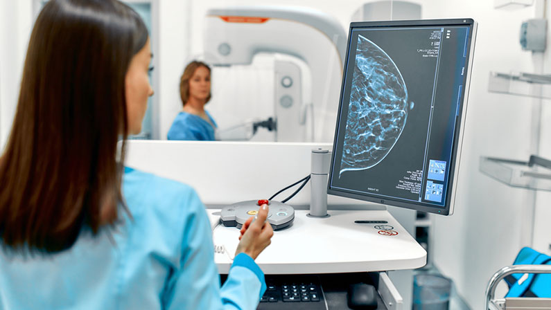 In the hospital, the patient undergoes a screening procedure for a mammogram, which is performed by a mammogram. A modern technologically advanced clinic with professional doctors.
